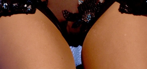 Ariana Grande Desnuda Descuido Upskin Calzon -enseñando-vagina-panocha-concha-trasero-tetas-culo-anal-video-sex-tape-leaked-nude-celebrity (1)