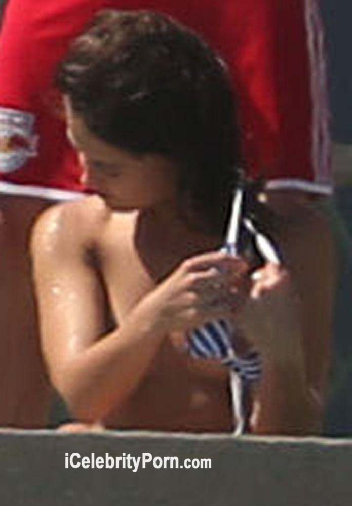 Danielle Campbell xxx Famosa de Disney Desnuda -disne-porno-fotos-famosas-filtradas-prohibidas-follando-bikini-playa-celebrityporn (3)