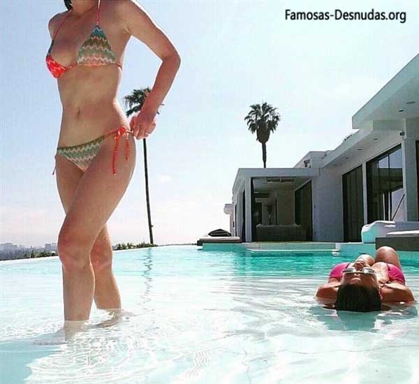 xxx Olivia Munn en Bikini Luciendo su cuerpo -famosas-desnudas-icelebrityporn-xxx-celebridades-follando-toples (4)